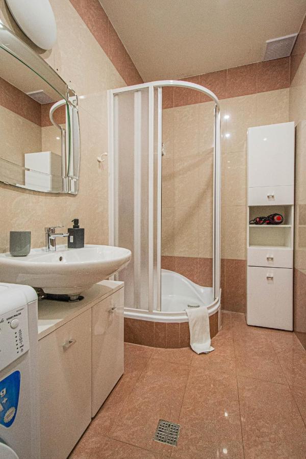 2bdr Flat Behind Museum Appartamento *